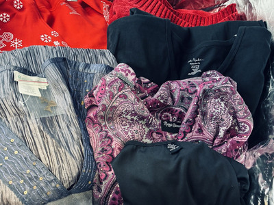 Lot of 5 Womens Size 2x and 20/24 4 Tops One is Unworn and One is Sweater