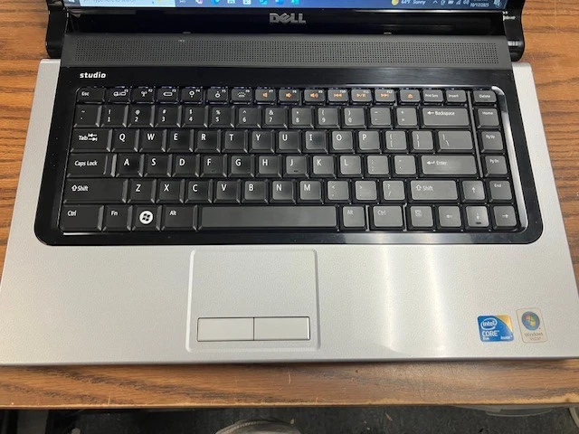 💻 Laptop Dell Studio 1555 rojo rubí 15,6" | Intel Core 2 Duo T6500 | 4 GB de RAM Foto 3 de 4