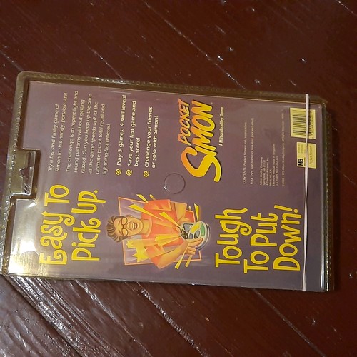 Vintage 1995 Milton Bradley Pocket Simon Electronic Handheld Game – Sealed/open - Picture 7 of 10