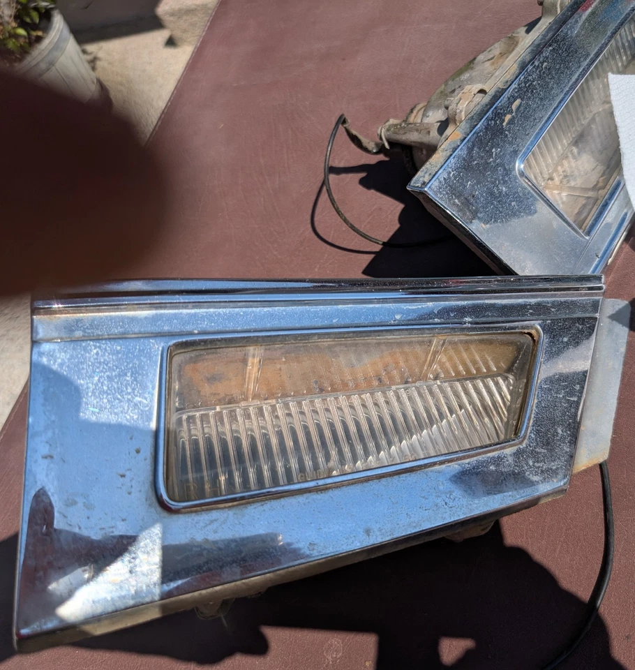 1969 1970 Buick Electra Wildcat LeSabre Cornering Lamp Assemblies Right/Left - Image 3 of 4