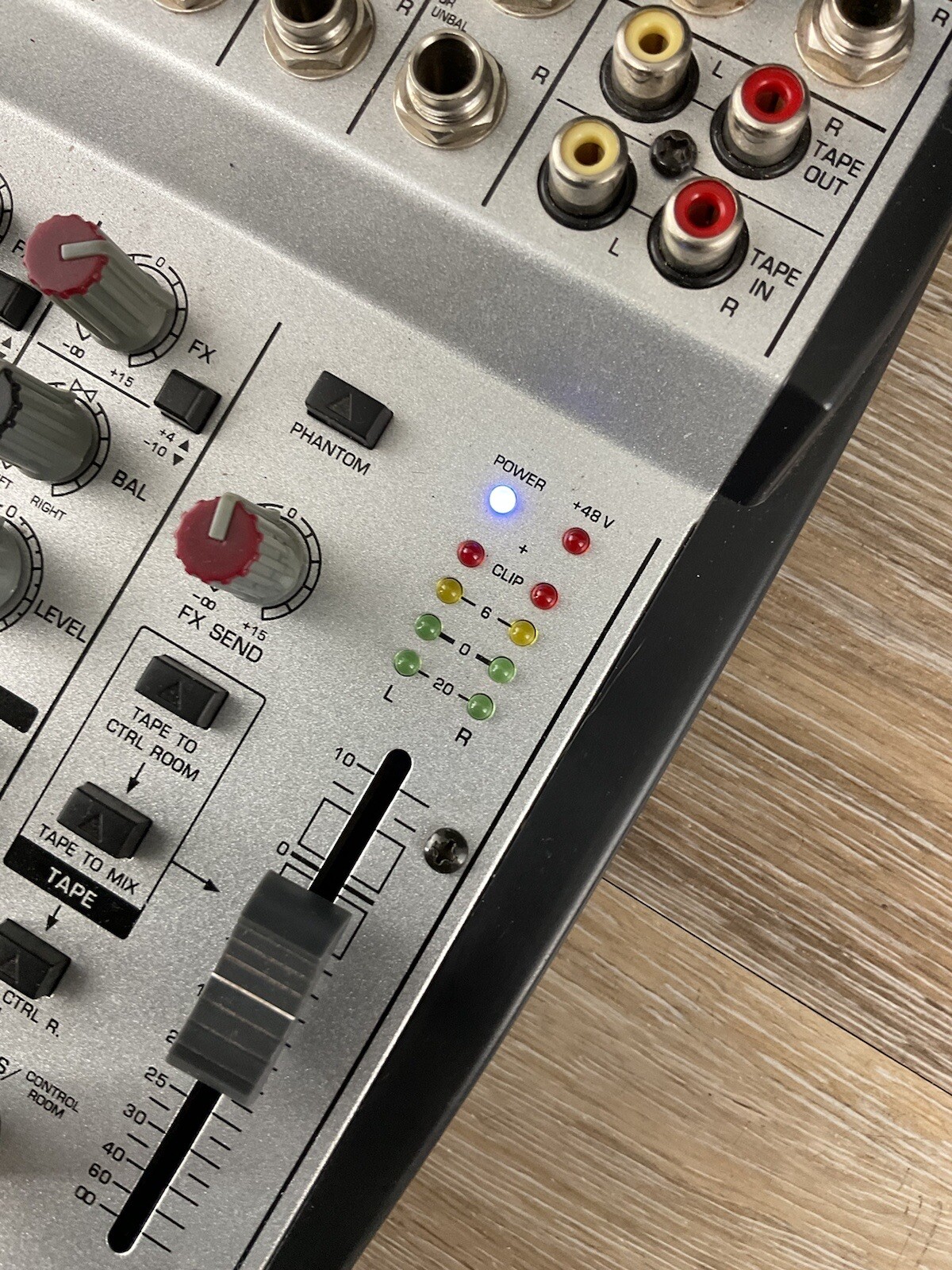 Behringer Eurorack UB1002 UltraLow Noise Design 10Input 2Bus Mic