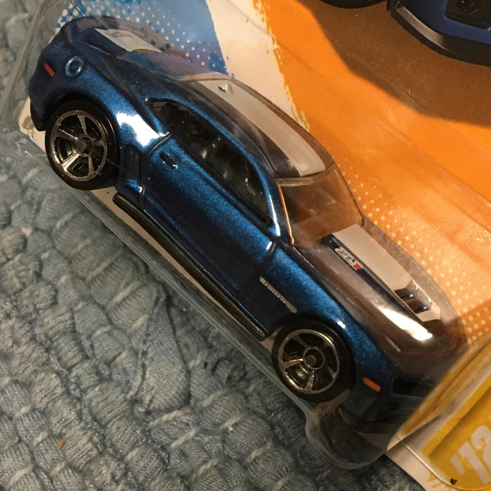 Lote de 4 Hot Wheels 2012 nuevos modelos y Muscle Mania Chevy Camaro en paquetes protectores Foto 4 de 4