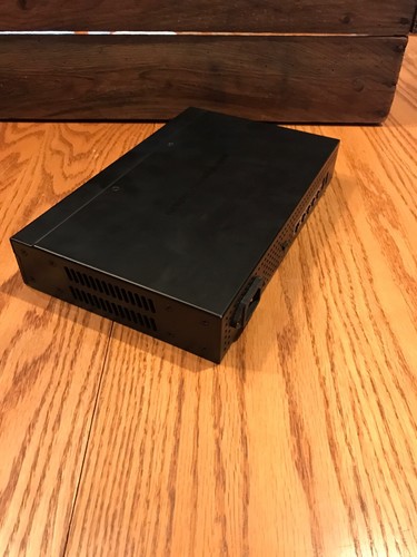 Pakedge RE-1 Gigabit Wired Router - Picture 6 of 7