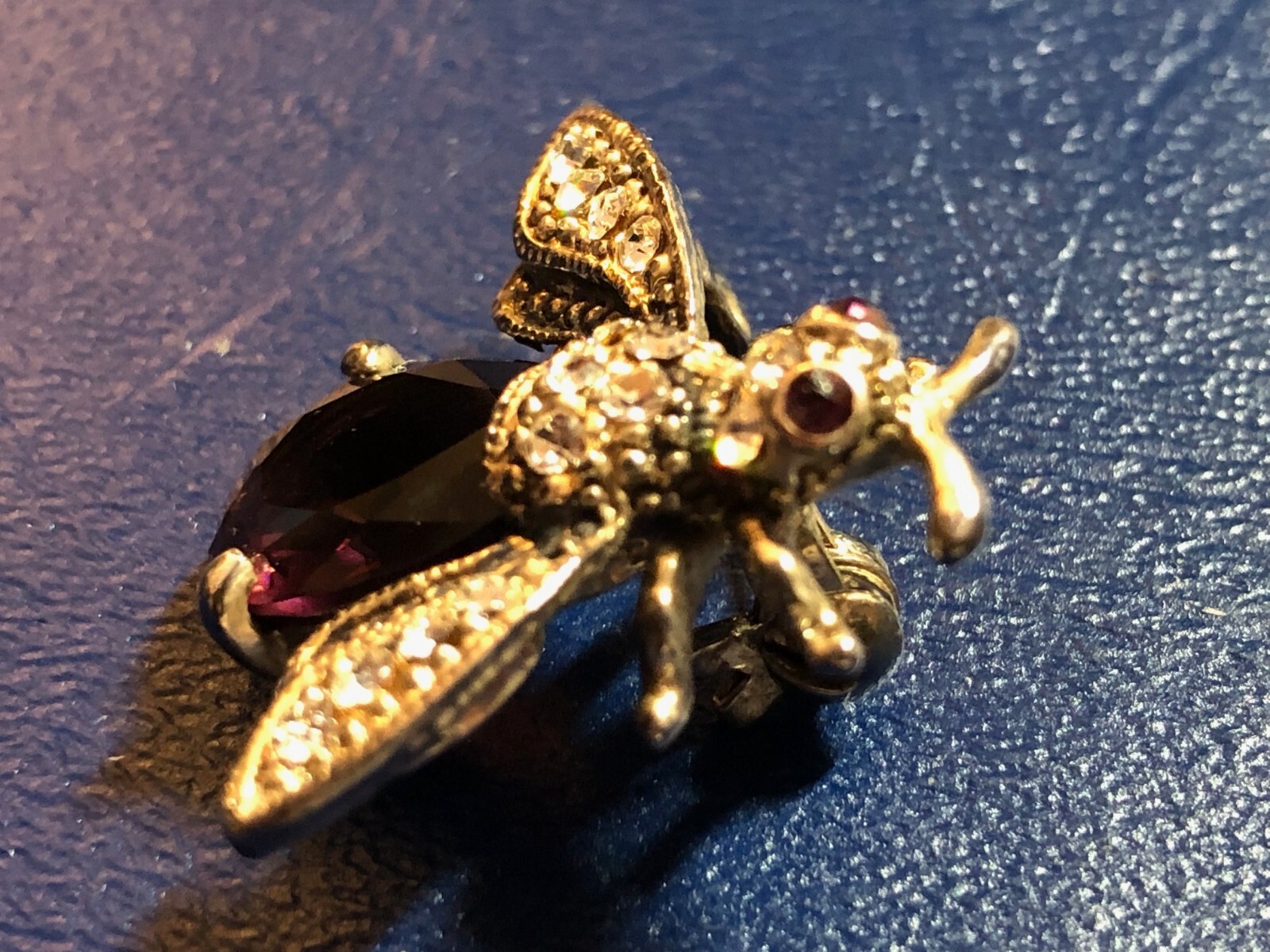 Small Bee Broach with Ruby colored stone & simula… - image 7