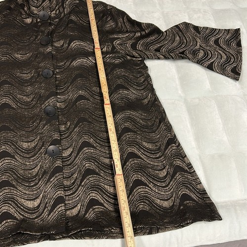 Chaqueta Ali Miles negra y dorada Waves Top arte para usar botón para mujer talla grande - Imagen 8 de 10