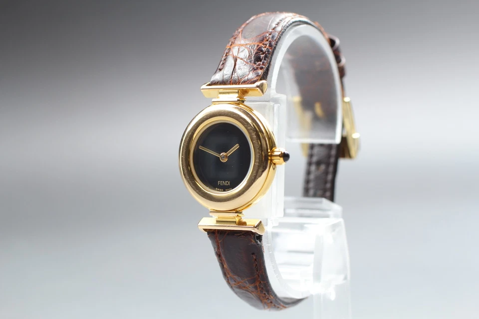 [Quase perfeito estado com caixa] Vintage FENDI 320L Ouro 23mm Mostrador Preto Relógio Feminino Quartzo - Imagem 4 de 4