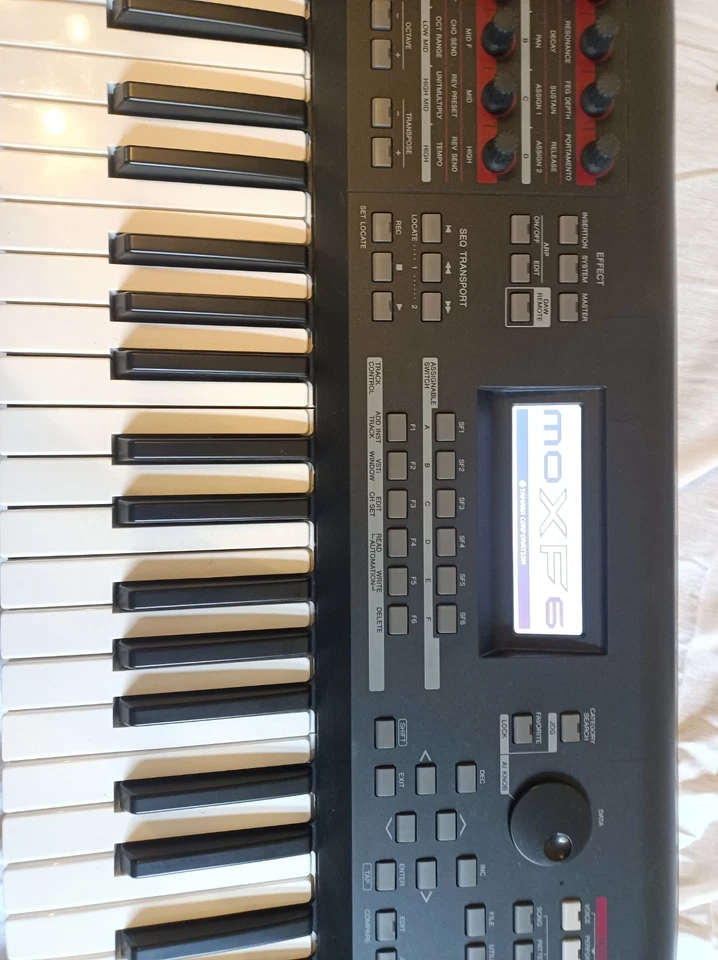 Yamaha MOXF6 61-Tasten Keyboard Synthesizer Schwarz Keyboard Musikinstrumente - Bild 2 von 4