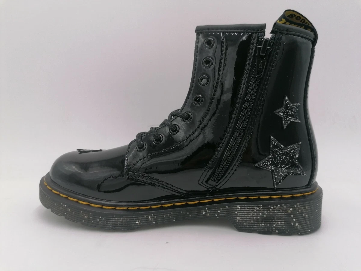 DR.MARTENS ANFIBIO VERNICE NERA CON APPLICAZIONE DI STELLE 1460J