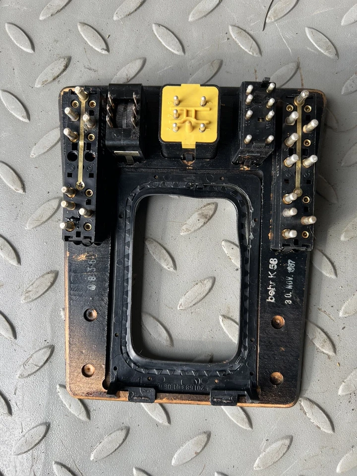 Interruptor maestro de ventana Mercedes-Benz 190e 1987 usado Foto 3 de 3