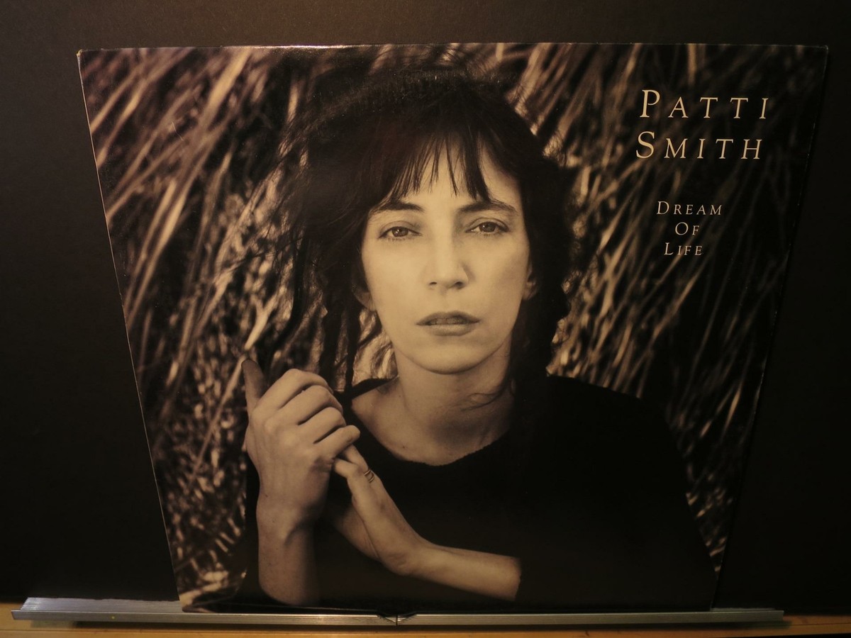 Patti Smith「Dream of Life」 Dream of Life - Patti Smith | Album | AllMusic