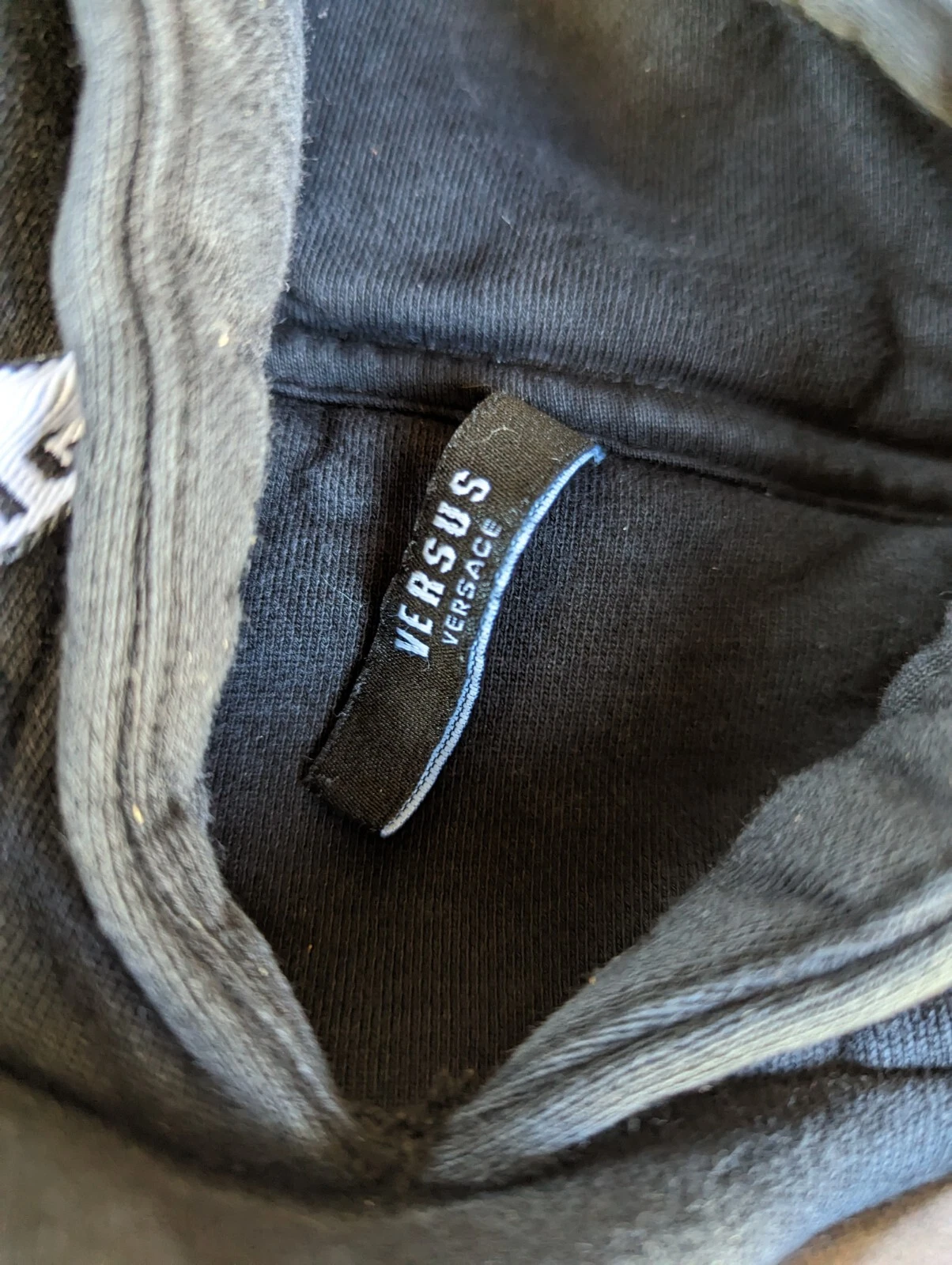 Felpa con cappuccio bambini L Versace versus nera