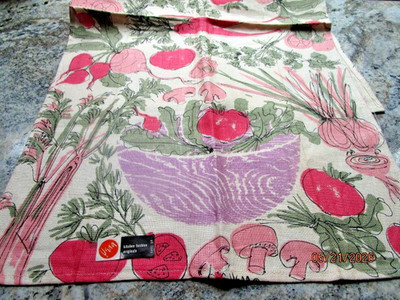 Vintage VERA Neumann MCM Linen Tea Dish Towel Salad red, lilac, green - NEW