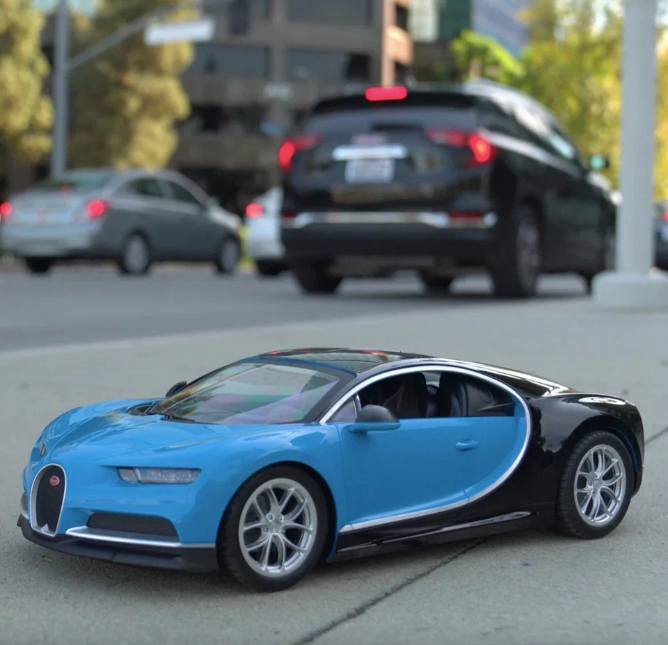World Tech Bugatti Chiron 1/10 Electric  RC Car 2.4 GHz Radio Lights New In Box - Image 3 of 4
