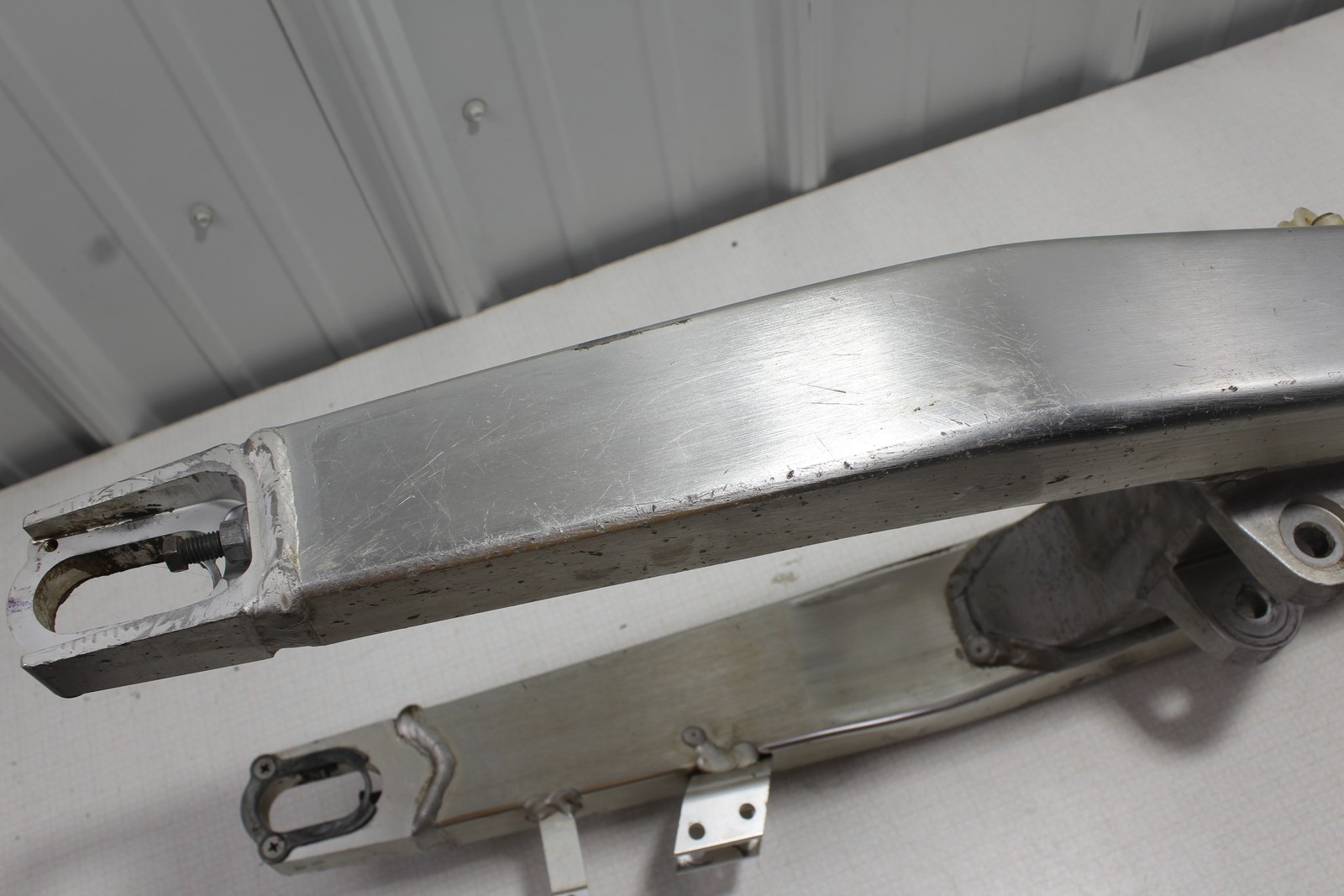 05 HONDA CRF250R SWINGARM SWING ARM SUSPENSION 52200-KRN-710