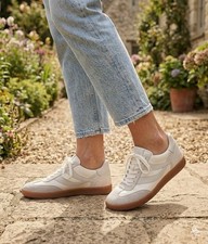 Vince Women's Oasis Sneakers Foam White/Hazelstone Grey Leather Tennis Shoes