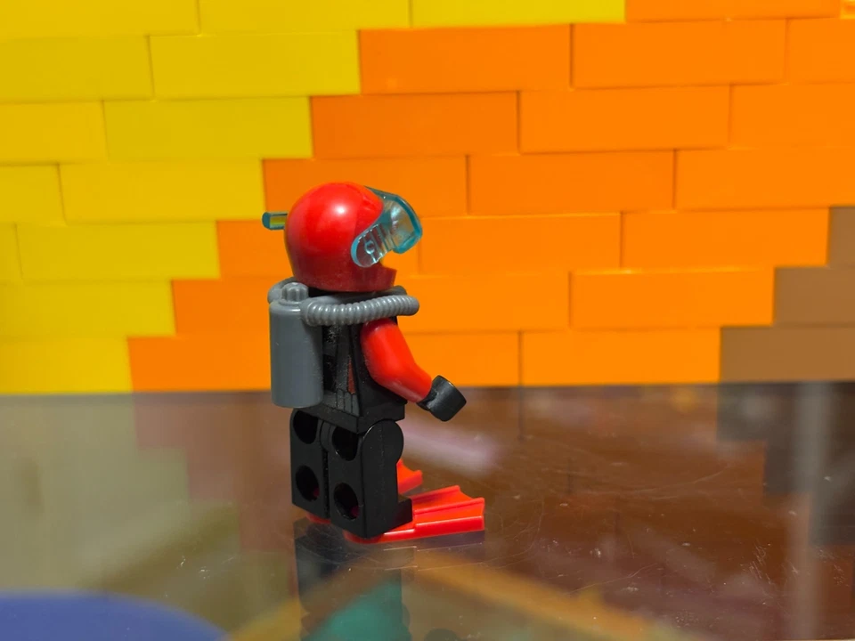 Lego City Deep Sea Explorers Exploration Vessel Male Minifigure set 60095 - Image 4 of 4