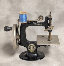 Vintage Singer Sew Handy Model Toy 20 Sew Machine-Cast Iron-Hand Crank