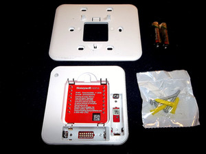 BRAND NEW HONEYWELL HOME T4 PROGRAMMABLE THERMOSTAT