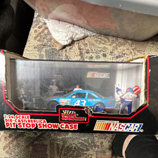 Racing Champions Richard Petty 43 STP 1984 Pontiac Grand Prix 1:24 w/ Case