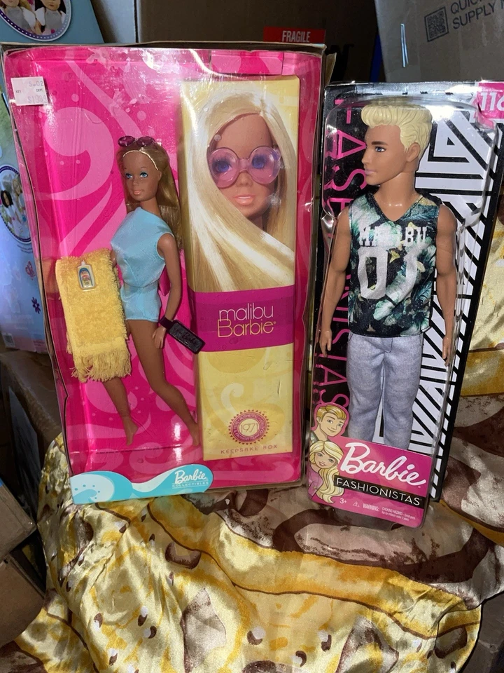 New 2001 Reproduction 1971 Malibu Barbie Doll 56061 Mattel/Malibu Ken Doll - Image 4 of 4