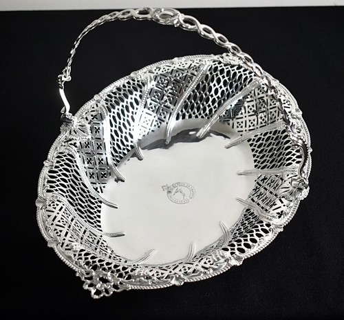 18th Century English Sterling Silver Table Fruit Basket London.Emick Romer :1768 - Picture 2 of 24