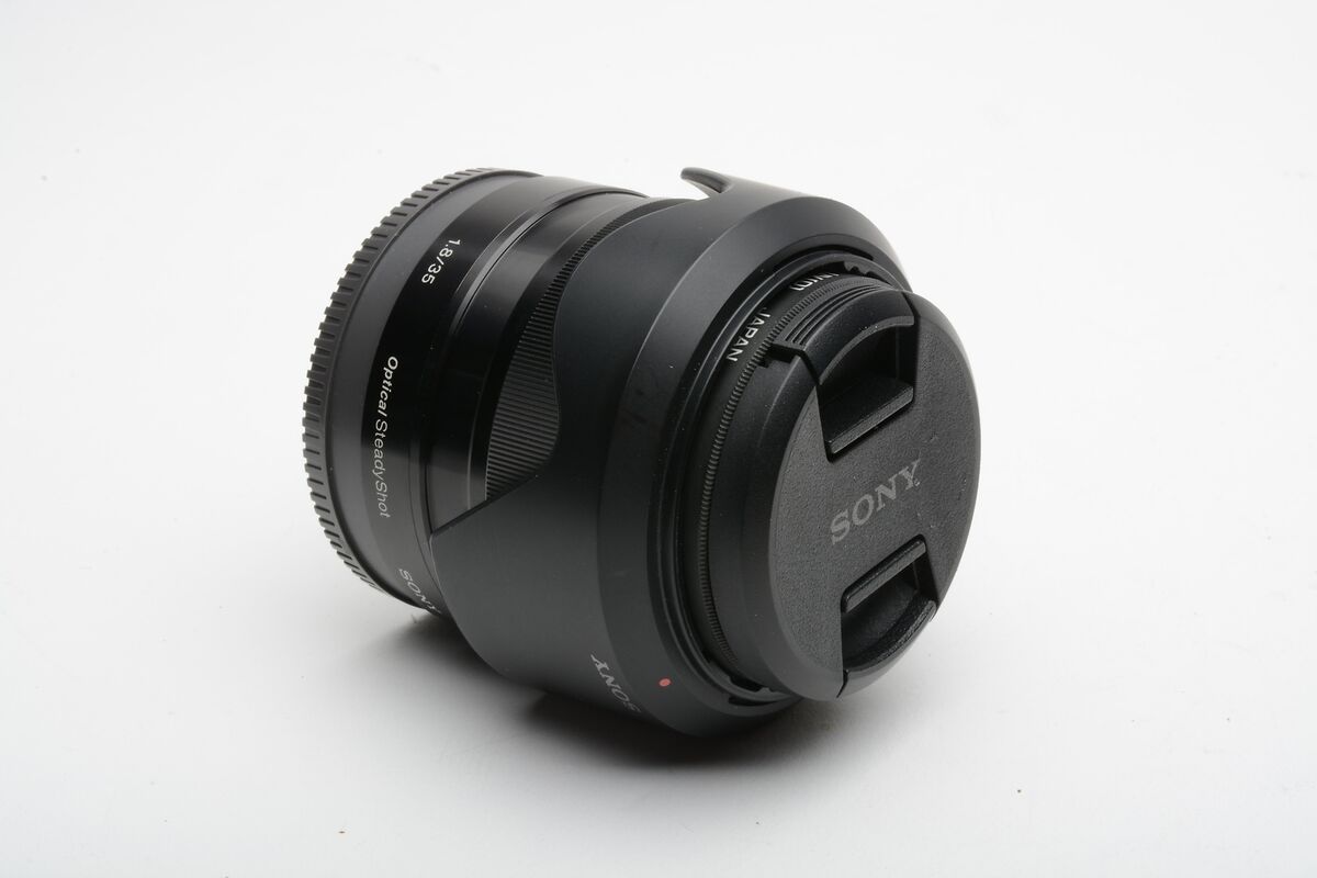 Sony 35mm f1.8 SEL35F18 wide angle E-mount lens, caps, hood Sony 35mm f1.8 SEL35F18 wide angle E-mount lens, caps, hood