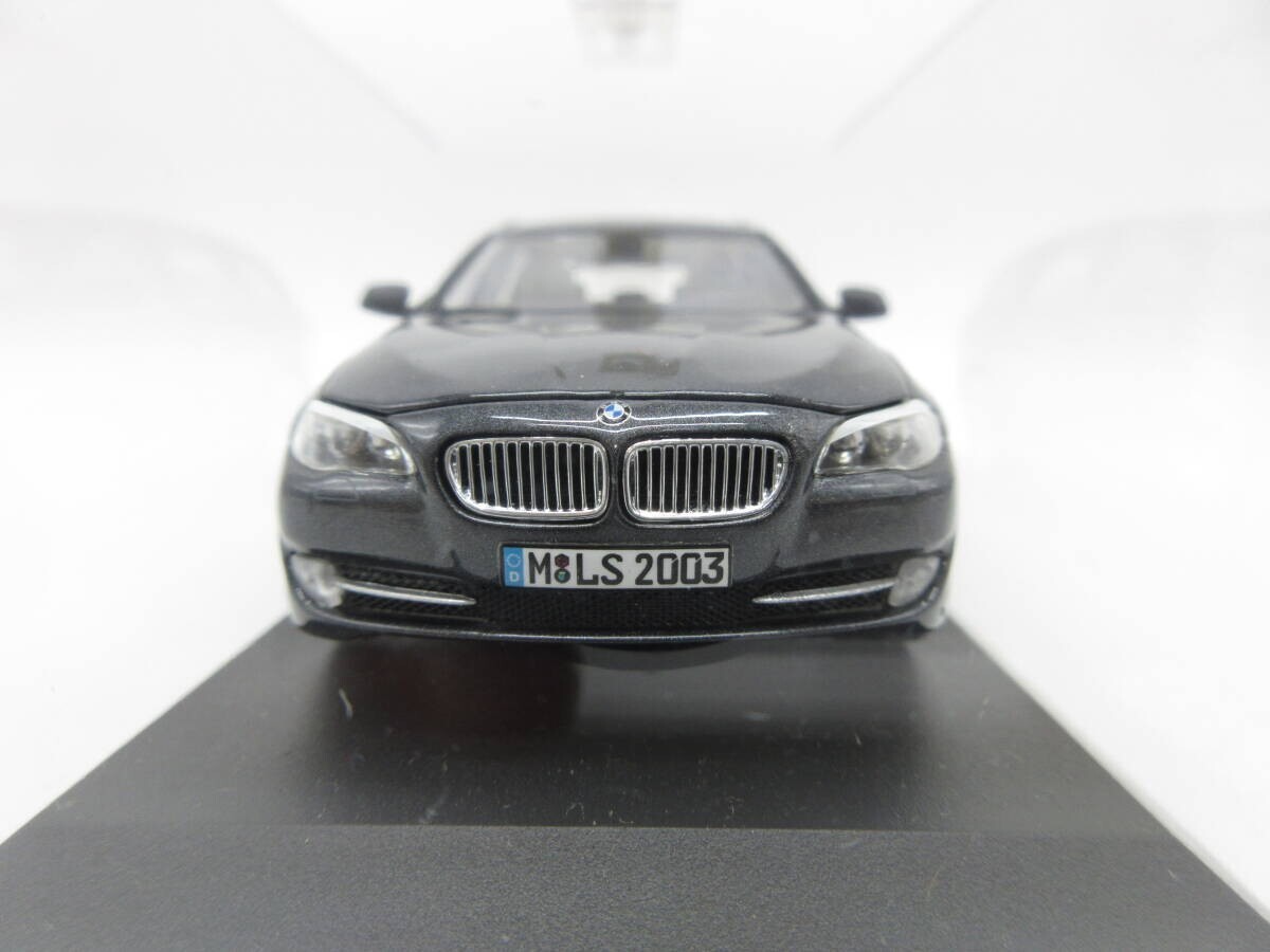 BMW 550i ミニカー1/43黒 1:43 BMW 550i F11 Touring Gray Metallic Dealer Special Order
