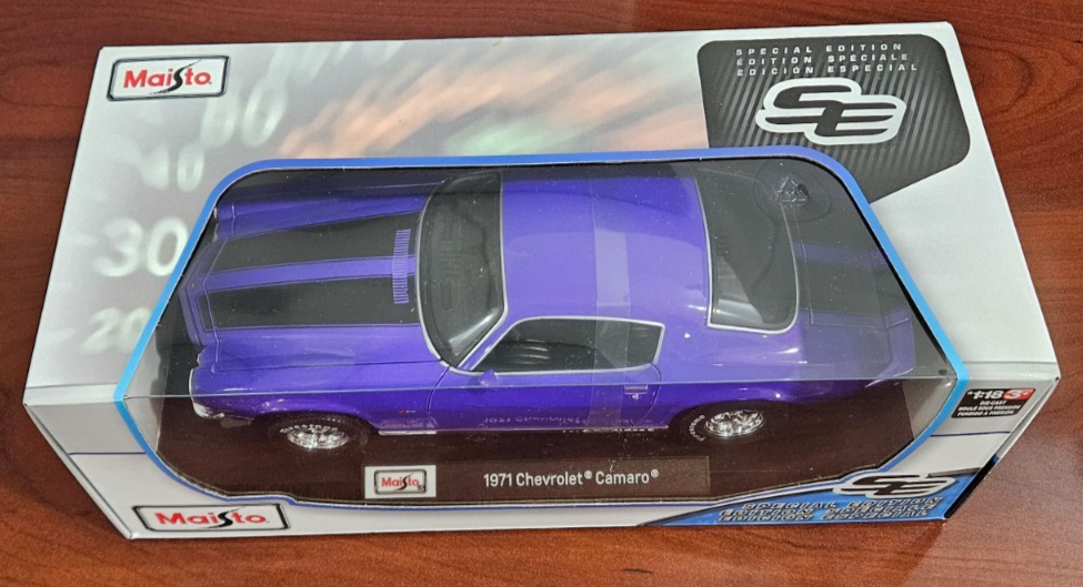 Maisto Purple 1971 Chevy Chevrolet Camaro '71 Special Edition 1:18