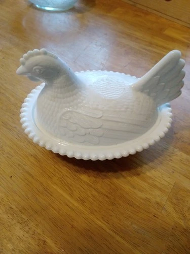 Indiana Glass Vintage Milk-Glass Hen On Nest