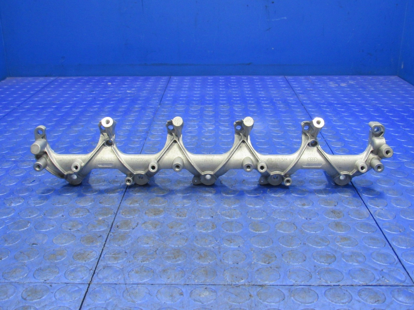 15-24 Lamborghini Huracan 5.2L V10 High Pressure Fuel Rail Bracket Cover 0329