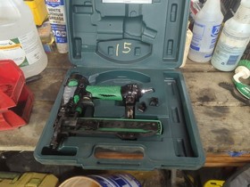 Hitachi N3804AB3 Air Crown Stapler 1-1/2 Inch with Case Tested