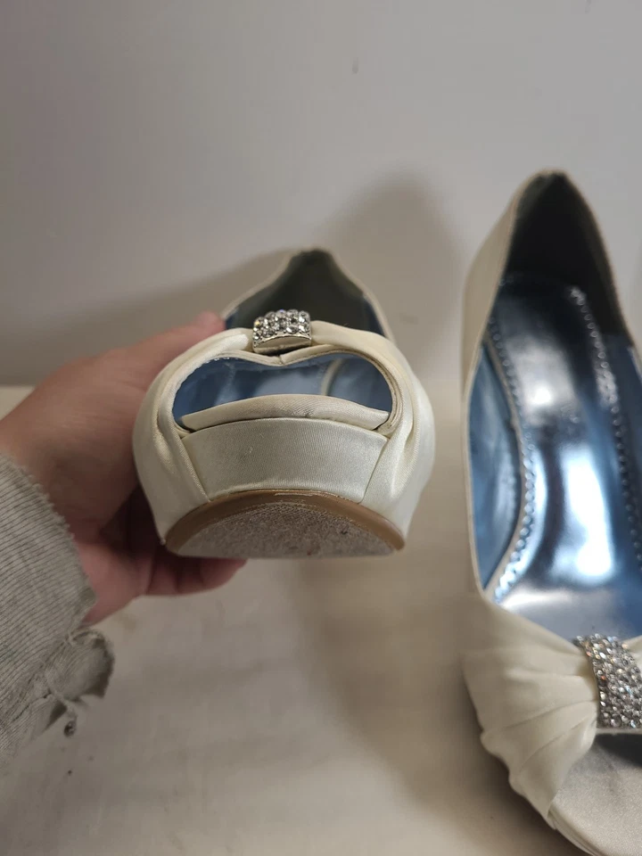 Davids Bridal 9M 425121 Diana Wedding Heel Shoes Ivory Satin Open Toe BridalUsed - Image 3 of 4