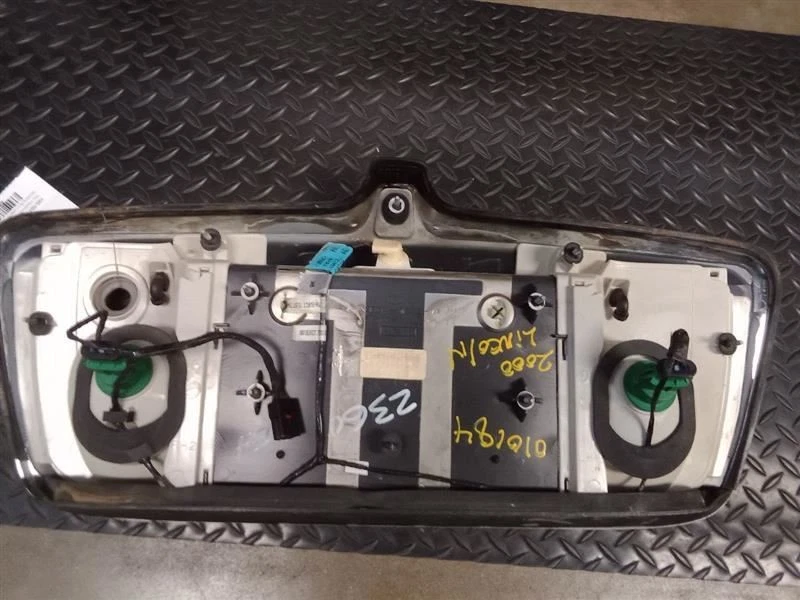 Tail Finish Panel Fits 98-02 LINCOLN CONTINENTAL 79150 - Image 3 of 3