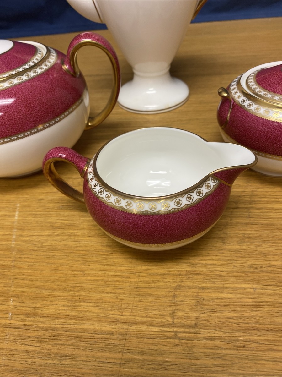Wedgwood (W1813) Ulander Powder Ruby Coffee Pot, Tea Pot, w