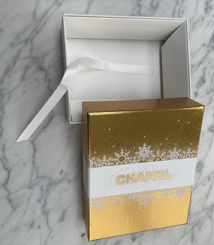 CHANEL XMAS 2024 GIFT BOX 14 x 11.5 x 4.5 cm EMPTY AND NEW - Picture 4 of 5