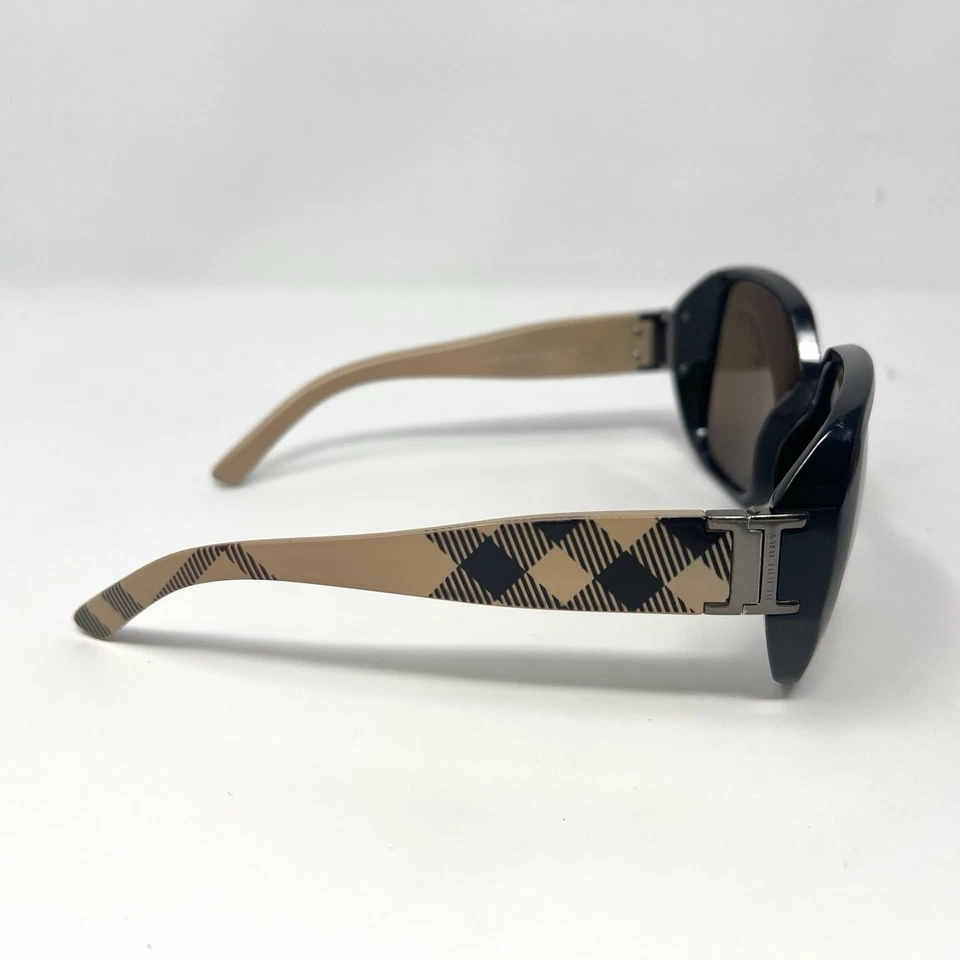 Очки солнцезащитные Burberry B4086 3001/73 черные оправы Nova Check бежевые линзы 3N - Изображение 2 из 4