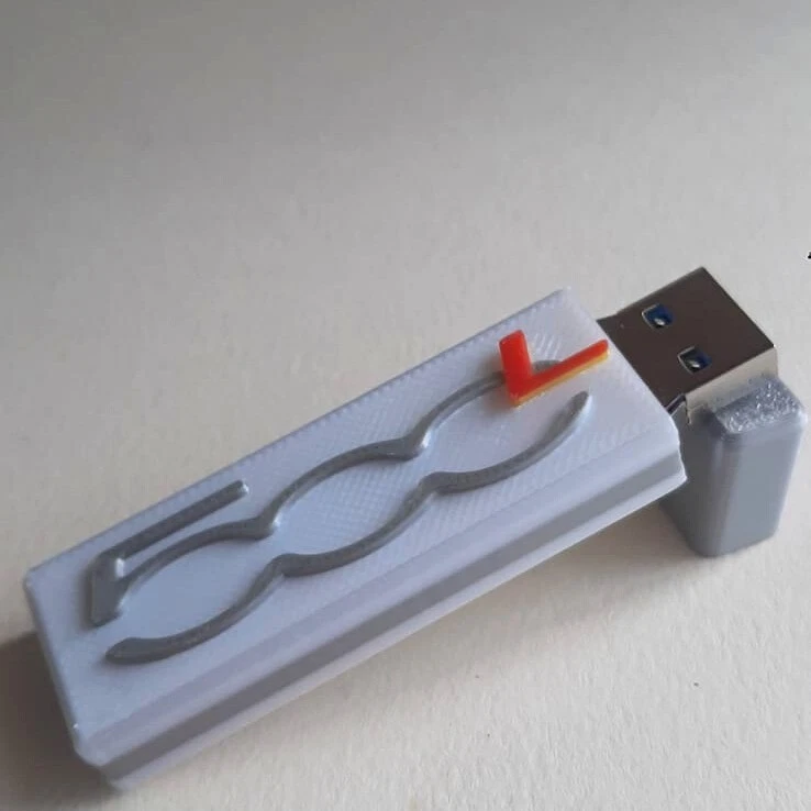 Chiavetta Usb Pendrive 8 16 32gb Personalizzabile Per Auto Fiat 500 500x 500l  - Immagine 3 di 4