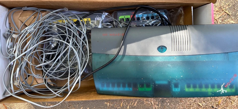 Unidad de control principal Bizfon 680 Biztouch sistema telefónico interruptor y soporte de montaje Foto 2 de 2