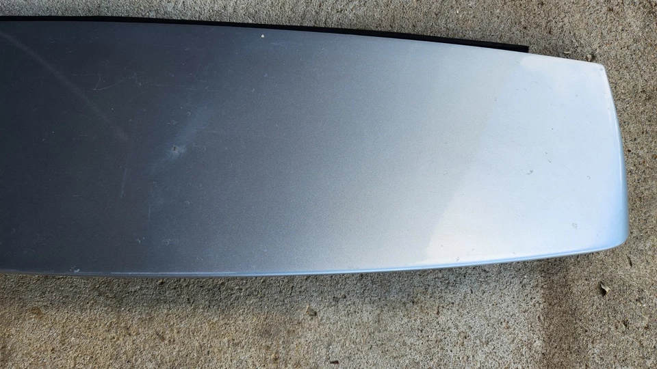 05-06 EQUINOX TORRENT ALERÓN TRASERO TERCERA LUZ FRENO LÁMPARA PLATA OEM Foto 4 de 4