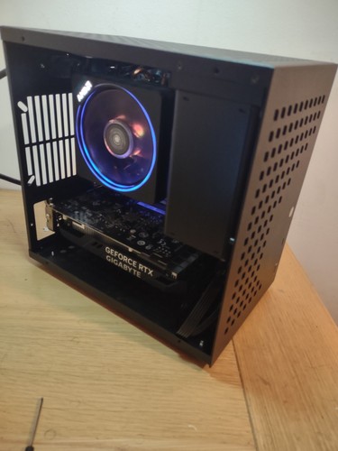 ITX SFX AMD Ryzen 5 5600G RTX 3050 32GB DDR4 Compact Travel 9 Litre Case - Afbeelding 3 van 10