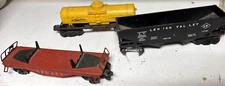 VTG Mix Lot (3) 1963 Lionel Train Rail Cars Sunoco Gas, Lehigh Hopper & Red Log