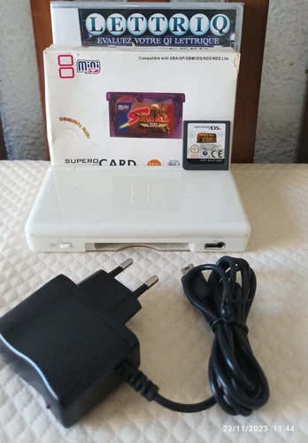 Nintendo DS Lite Blanca - Consola Region FREE + 2 Juegos + CARTUCHO SUPERCARD SD