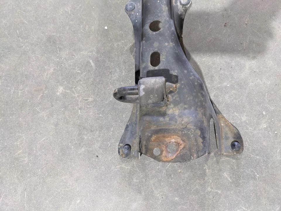Toyota Tacoma 1999-2004 cuadro trasero travesaño porta tanque de gasolina genuino O1173638 Foto 2 de 4