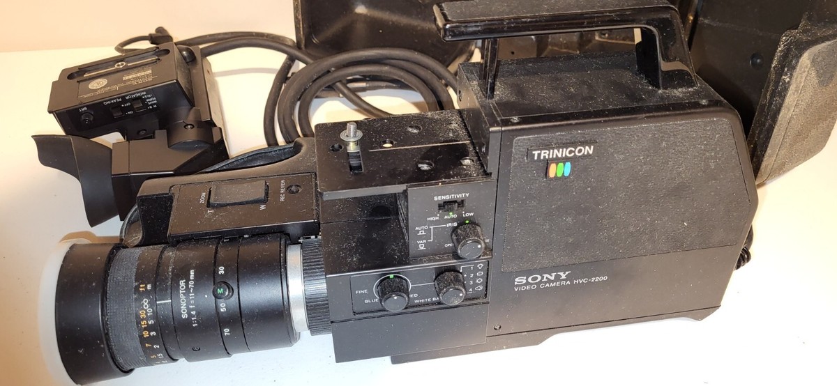Vintage Sony HVC-2200 Trinicon Color Video Camcorder with Hard Case