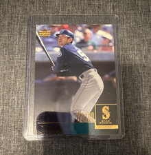 Behold! Leaf's Ichiro Suzuki Autographed Patch Cards 7