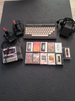 Commodore Plus/4 Paket mit Spielen Und Joysticks