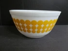 Pyrex Yellow Polka Dot bowl- 1.5 QT Nesting Mixing Bowl 402 vtg