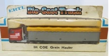 Ertl 1238 1:64 Red W/Yellow Cover  IH COE Grain Hauler Die Cast Tractor Trailer