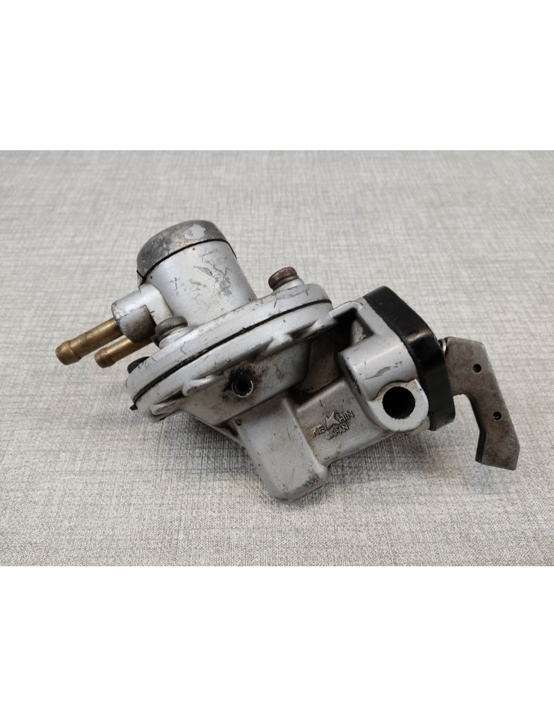 Pompe à essence vintage HONDA référence 16700-371-014 pour pièces