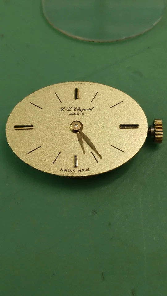 L.U. 萧邦 Geneve Caliber 4520 机芯 17 珠宝 — 第 2/4 张图片